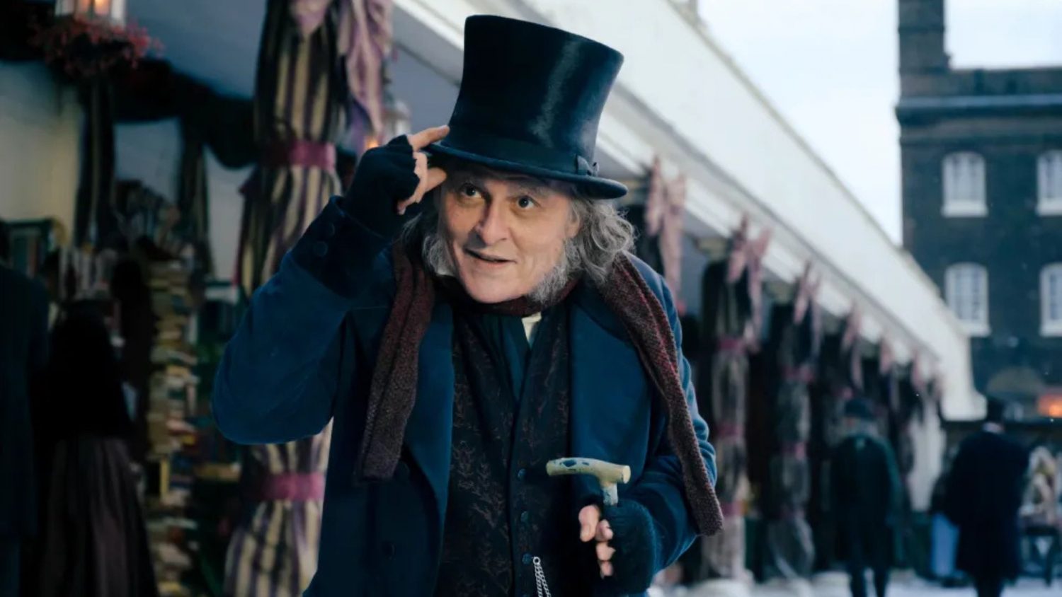 Ebenezer Scrooge (Johnny Depp) in una scena del film